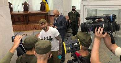 Депутати «Європейської Солідарності» та Андрій Тетерук прийшли на суд до Антоненка (фото, відео) Депутати «Європейської Солідарності» та Андрій Тетерук прийшли на суд до Антоненка (фото, відео)