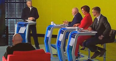 Петро Порошенко в ефірі спільного марафону трьох телеканалів «ЗЕ ЕКВАТОР» 20.04.2021 р. (відео) Петро Порошенко в ефірі спільного марафону трьох телеканалів «ЗЕ ЕКВАТОР» 20.04.2021 р. (відео)