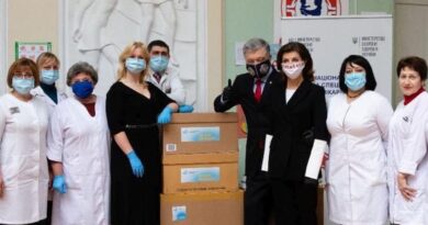 Петро та Марина Порошенки привітали медиків України: Ви – наші справжні захисники і янголи-охоронці (фото, відео) Петро та Марина Порошенки привітали медиків України: Ви – наші справжні захисники і янголи-охоронці (фото, відео)