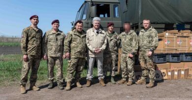 Порошенко підтримав технікою один із корпусів ДШВ (фото, відео) Порошенко підтримав технікою один із корпусів ДШВ (фото, відео)