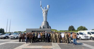 Порошенко з Ukraine focus передали ТрО і «Госпітальєрам» партію «швидких» (фото, відео) Порошенко з Ukraine focus передали ТрО і «Госпітальєрам» партію «швидких» (фото, відео)