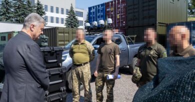 Порошенко передав Сухопутним військам два комплекси «Ай-Петрі» (фото, відео) Порошенко передав Сухопутним військам два комплекси «Ай-Петрі» (фото, відео)